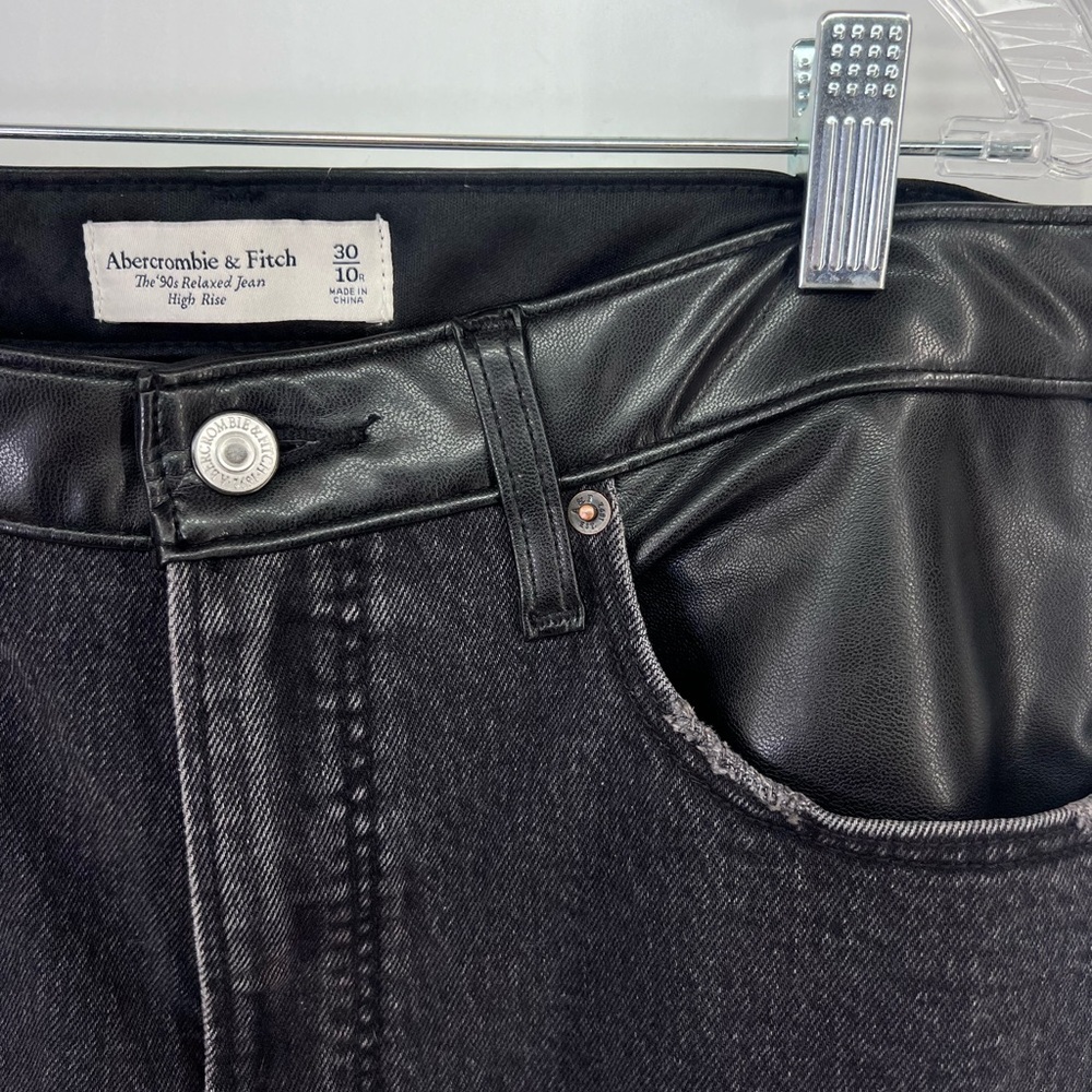 Abercrombie & Fitch Black 90s Relaxed High Rise Straight Leg Mixed Jean 30/10R - Picture 8 of 13